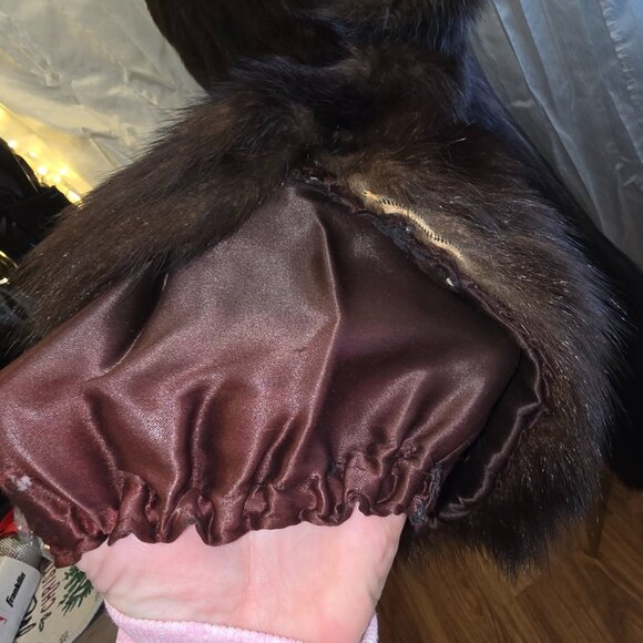 R.M. TAYLOR CO. FUR COAT - Picture 9 of 15